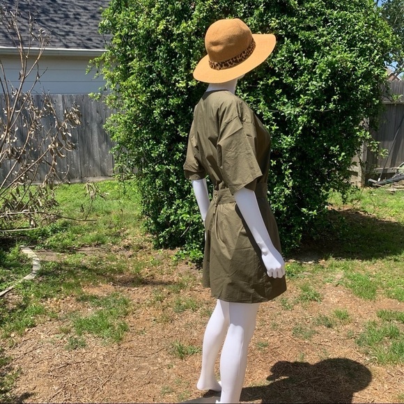 💋NWT Lovers + Friends Plunging Utility Short Romper - Picture 14 of 15